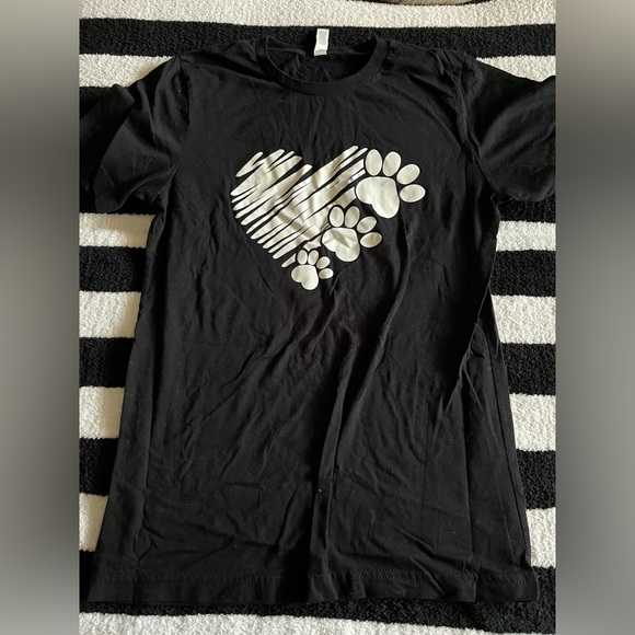 paw print heart graphic t-shirt - Picture 1 of 2
